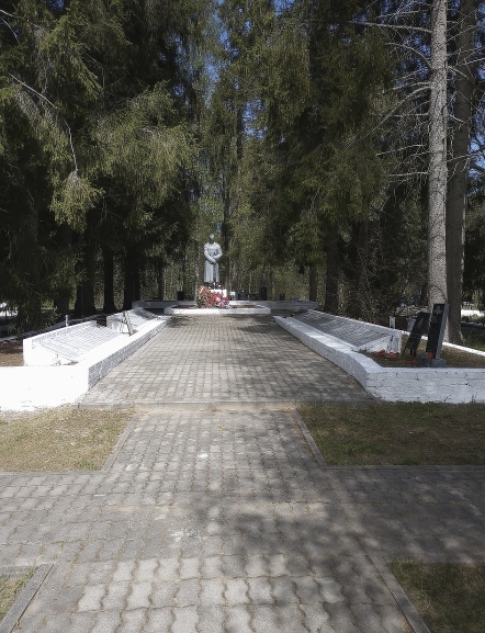 Воинское кладбище, где похоронены воины Советской Армии, погибшие в период Великой Отечественной войны